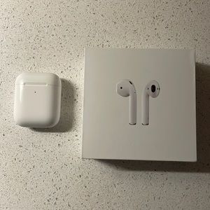 Apple AirPods / with wireless charging case